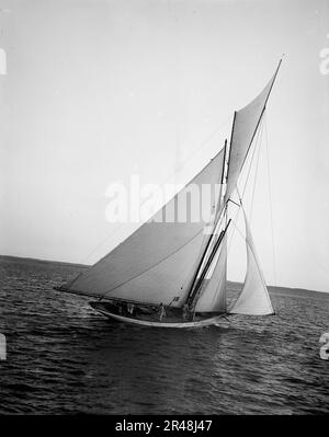 Mariquita, entre 1890 et 1900. 'Mariquita' a été conçu par William Fife III et est le seul yacht survivant de 19 mètres des six qui ont été construits. Banque D'Images