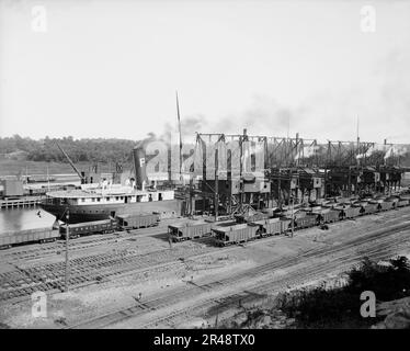 Déchargement de minerai à Conneaut, Ohio, treuils de transport Brown, vers 1900. Banque D'Images