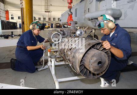 Mates machinistes DE l'aviation DE la marine AMÉRICAINE Banque D'Images