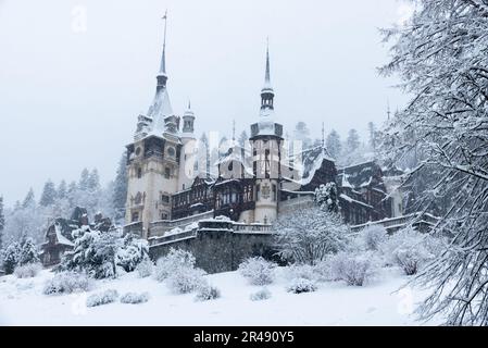 Le château de Peles en Roumanie en hiver. Banque D'Images