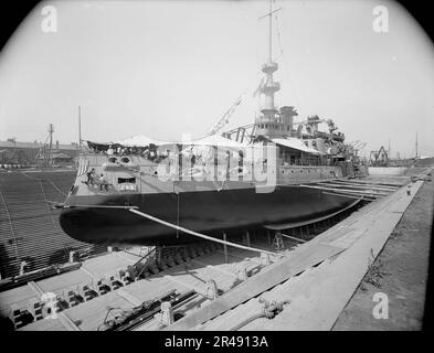 ÉTATS-UNIS Oregon en quai sec, Brooklyn Navy Yard, 1898 août-oct Banque D'Images