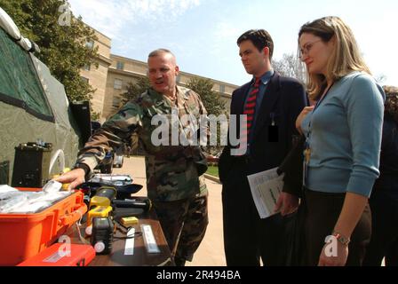 US Navy un écran statique mis en place par la Garde de Virginie 34th, armes de destruction massive - équipes de soutien civil Banque D'Images