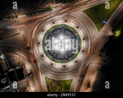 Une vue aérienne d'un rond-point très fréquenté à Qatif, Arabie Saoudite. Banque D'Images