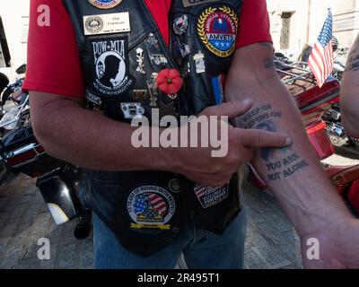 26 mai 2023, Washington, District de Columbia, États-Unis : un participant à la moto annuelle montre un tatouage qu'il a conçu pour attirer l'attention sur la crise de santé mentale que rencontrent les anciens combattants et la nation. Au cours des 36 dernières années, des milliers de motocyclistes de partout aux États-Unis sont venus dans la capitale de nationÃs pour sensibiliser les personnes encore disparues en action ou sont des prisonniers de guerre, ainsi que l'endémique des suicides d'anciens combattants et des luttes de santé mentale. (Credit image: © Sue Dorfman/ZUMA Press Wire) USAGE ÉDITORIAL SEULEMENT! Non destiné À un usage commercial ! Banque D'Images