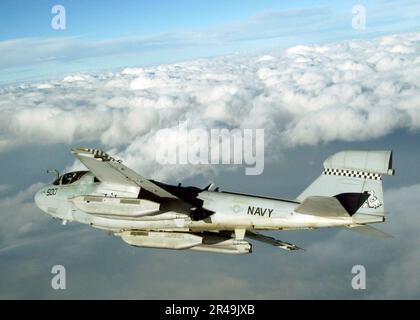 MARINE AMÉRICAINE un agent EA-6B affecté aux Rooks de l'escadron d'attaque électronique un trois sept (VAQ-137) vole à l'appui de l'opération liberté iraquienne Banque D'Images