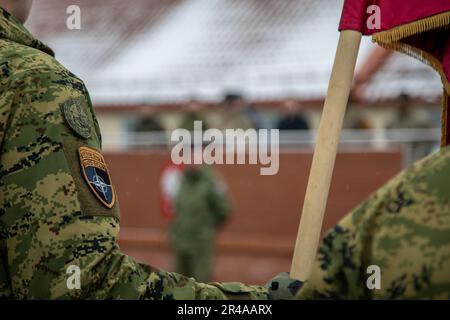 Des soldats de l'armée croate affectés au contingent croate de 10th, au tonnerre et au contingent croate de 11th, Panzer Battery, tous deux affectés au groupement tactique de présence avancée renforcée de l'OTAN en Pologne, participent à la remise et prennent la relève à Bemowo Piskie, en Pologne, le 24 janvier 2023. L'armée croate est fière de travailler aux côtés de la Division d'infanterie de 1st, des alliés de l'OTAN et des partenaires de sécurité régionaux pour fournir des forces crédibles au corps V, sous le commandement du corps déployé avancé de l'Amérique en Europe. Banque D'Images