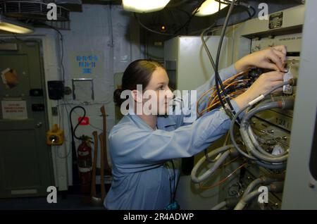 TECHNICIEN CRYPTOLOGIC DE LA MARINE AMÉRICAINE Banque D'Images