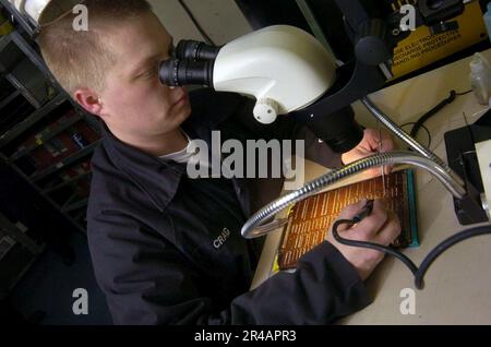 TECHNICIEN en électronique DE la Marine AMÉRICAINE Banque D'Images