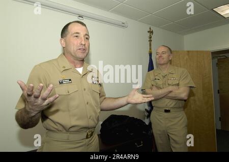 LE maître-chef de la Marine AMÉRICAINE, Petty Officer, parle peu après sa sélection comme nouveau chef de commandement de la Force de réserve de la Marine. Banque D'Images