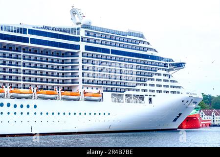 Stavanger, Rogaland, Norvège 19 mai 2023, MV navire de croisière Fantasia amarré dans le port de Stavanger stimuler l'économie locale avec des touristes Banque D'Images