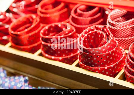 Milano - Italie. Détail des liens dans une boutique de luxe Banque D'Images