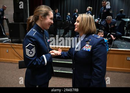 Sgt. Gréta Ásgeirsson, É.-U. Harpiste principale de la bande de la ...