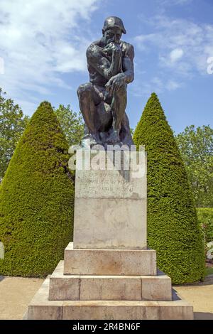 Sculpture le penseur dans le jardin des sculptures, Musée Rodin, Paris, France Banque D'Images