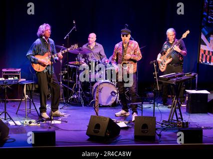 Groupe de jazz-rock vétéran Soft machine, Leeds, 27 mai 2023. John Etheridge (gtr), Theo Travis (sax,keys), Asaf Sirkis (batterie), Fred Baker (basse) Banque D'Images