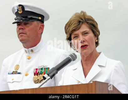 US Navy lors de la mise en service du sous-marin d'attaque de classe Virginia USS Texas (SSN 775), First Lady, et des bateaux officiels sponsor Laura Bush donne le commandement de prendre notre bateau et de l'amener à la vie. Banque D'Images