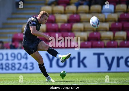 York, Angleterre - 26th mai 2023 - Joe Edge de Widnes Vikings donne des coups de pied. Rugby League Summer Bash, Widnes Vikings vs Swinton Lions au STADE COMMUNAUTAIRE LNER, York, Royaume-Uni Banque D'Images