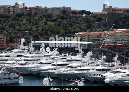 Monte Carlo, Monaco. 27th mai 2023. Bateaux dans le pittoresque port de Monaco. Championnat du monde de Formule 1, route 7, Grand Prix de Monaco, samedi 27th mai 2023. Monte Carlo, Monaco. Crédit : James Moy/Alay Live News Banque D'Images