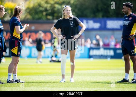 Leah Williamson (Arsenal 6) blessé au match de la Barclays FA Womens Super League entre Arsenal et Aston Villa à Meadow Park à Londres, en Angleterre. (Liam Asman/SPP) crédit: SPP Sport presse photo. /Alamy Live News Banque D'Images