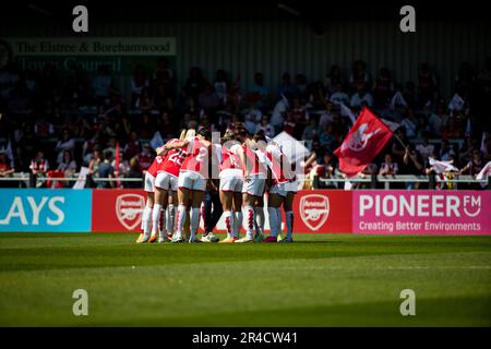 Les joueurs d'Arsenal s'entassent avant le début du match de la Barclays FA Womens Super League entre Arsenal et Aston Villa à Meadow Park à Londres, en Angleterre. (Liam Asman/SPP) crédit: SPP Sport presse photo. /Alamy Live News Banque D'Images