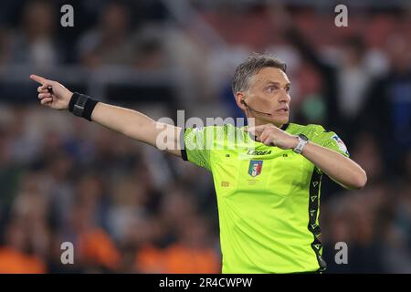 Rome, Italie, 24th mai 2023. L'arbitre Massimiliano Irrati réagit pendant le match de Coppa Italia au Stadio Olimpico, à Rome. Le crédit photo devrait se lire: Jonathan Moscrop / Sportimage Banque D'Images