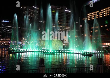 Sydney, Australie. 27th mai 2023. Vivid Sydney est une célébration annuelle de la créativité, de l'innovation et de la technologie, qui transforme Sydney pour 23 jours et nuits. En 2023, pour sa période de 13th ans, Vivid Sydney fusionnera art, innovation et technologie en collaboration avec certains des artistes, penseurs, musiciens et experts culinaires les plus poussés de notre époque. Le programme de lumière, d'idées, de musique et de nourriture se déroule du 26 mai au 17 juin 2023. Credit: Richard Milnes/Alamy Live News Banque D'Images