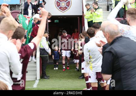 Parc Tynecastle. 27 mai 2023. Cinch Premiership. Coeur de Midlothian et Hibernian. Michael Smith fait ses adieux aux cœurs après sa dernière apparition après plus de 200 matchs (Credit: David Mollison/Alamy Live News) Banque D'Images