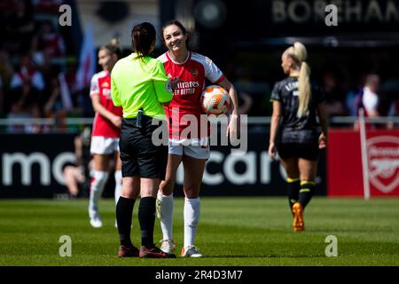 Arbitre Amy Fearn parle à Jodie Taylor (27 Arsenal) pendant le match de Barclays FA Womens Super League entre Arsenal et Aston Villa à Meadow Park à Londres, en Angleterre. (Liam Asman/SPP) crédit: SPP Sport presse photo. /Alamy Live News Banque D'Images