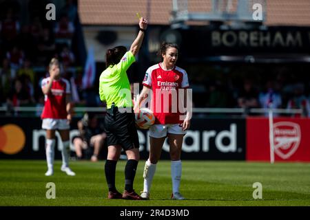 Arbitre Amy Fearn décerne à Jodie Taylor (27 Arsenal) une carte jaune lors du match de la Barclays FA Womens Super League entre Arsenal et Aston Villa à Meadow Park à Londres, en Angleterre. (Liam Asman/SPP) crédit: SPP Sport presse photo. /Alamy Live News Banque D'Images