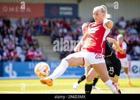 Stina Blackstenius (25 Arsenal) en action pendant le match Barclays FA Womens Super League entre Arsenal et Aston Villa à Meadow Park à Londres, en Angleterre. (Liam Asman/SPP) crédit: SPP Sport presse photo. /Alamy Live News Banque D'Images