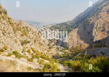 Ascension de la forteresse de Kotor à Kotor, au Monténégro Banque D'Images