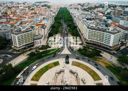 Lisbonne, Portugal - 26 mai 2023: Vue aérienne par drone du Marquis de Pombal rond-point de la place à Lisbonne, Portugal, un point de repère majeur dans la ville menant à Banque D'Images