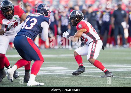 Ottawa, Canada. 26th mai 2023. Ottawa RedBlacks en arrière Jackson Bennett (22) court avec le ballon pendant le match de pré-saison de la CFL entre les Alouettes de Montréal et les RedBlacks d'Ottawa qui se tient au stade TD place, à Ottawa, au Canada. Daniel Lea/CSM(Credit image: © Daniel Lea/Cal Sport Media). Crédit : csm/Alay Live News Banque D'Images