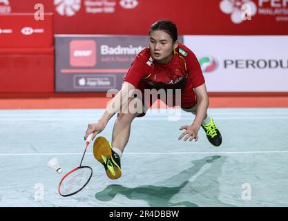 Kuala Lumpur, Malaisie. 27th mai 2023. Le Han Yue de Chine est en compétition pendant la demi-finale féminine contre le Yamaguchi Akane du Japon aux Masters 2023 de Malaisie à Kuala Lumpur, Malaisie, 27 mai 2023. Crédit : Wong Fok Loy/Xinhua/Alay Live News Banque D'Images