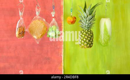 Aliments sains contre les bonbons non sains, pomme, ananas, chou chinois et sacs de nourriture de pourri, image conceptuelle, espace de copie libre. Banque D'Images