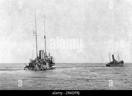 « Près le combat du « Rigel » et d'un sous-marin ; le « Rigel », don et#x2019 ; t l'arrière a ete broye par la torpille, est remorqueuse par le chalutier « fier », 1916. De "Collection de la guerre IV L'Illustration Tomé CXLVIII. La guerre Juillet, Aout, septembre, octobre, novembre, Décembre 1916". (Après la lutte du "Rigel" et d'un sous-marin; le "Rigel" avec la poupe écrasée par une torpille, est remorqué par le chalutier "fier") Banque D'Images