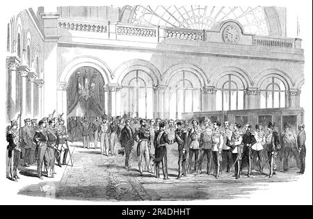 Réception de l'archiduc Maximilian d'Autriche par le Prince Napoléon, au Terminus ferroviaire de Strasbourg, Paris, 1856. L'archiduc Ferdinand Maximilian, frère de l'empereur d'Autriche, arrive à Paris... par le chemin de fer de Strasbourg. Le prince Napoléon a reçu son Altesse impériale au terminus et l'a accompagné à Saint-Cloud. Avec l'Archiduc, le Baron de Hubner, l'Ambassadeur d'Autriche; le duc de Tarente, l'un des Chamberlains de l'Empereur; et le duc de Cadore, officier ordonné de l'Empereur, qui sera attaché à son Altesse impériale pendant son séjour en France. De Banque D'Images