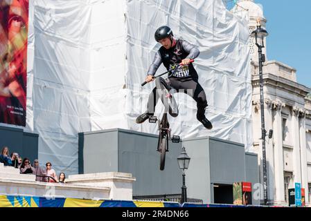 Londres, Royaume-Uni. 27 mai 2023. Spectacle de vélo extrême Mountain à Trafalgar Square dans le cadre de l'événement Ford RideLondon. Credit: Andrea Domeniconi/Alamy News Banque D'Images