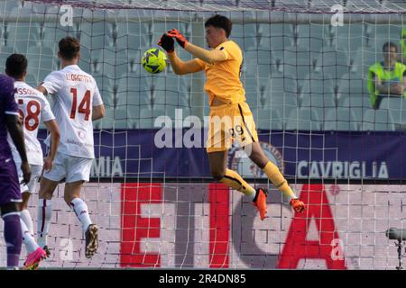 Florence, Italie. 27th mai 2023. Stade Artemio Franchi, Florence, Italie, 27 mai 2023, Svilar Mile Roma économise pendant l'ACF Fiorentina vs AS Roma - football italien série A match Credit: Live Media Publishing Group/Alay Live News Banque D'Images