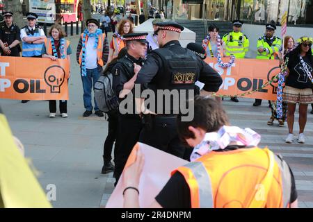 Londres, Royaume-Uni. 27 mai 2023. Les partisans de Just Stop Oil manifestent lors de la manifestation Not My Bill devant le New Scotland Yard à Londres. Credit: Waldemar Sikora/Alay Live News Banque D'Images