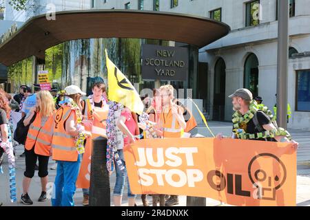 Londres, Royaume-Uni. 27 mai 2023. Les partisans de Just Stop Oil manifestent lors de la manifestation Not My Bill devant le New Scotland Yard à Londres. Credit: Waldemar Sikora/Alay Live News Banque D'Images