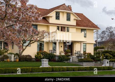 Everett WA Etats-Unis 21 avril 2023: Maison de style colonial historique sur Grand Ave Banque D'Images