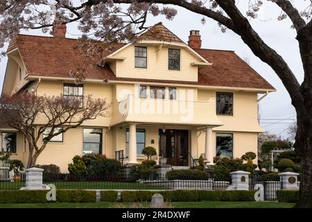 Everett WA Etats-Unis 21 avril 2023: Maison de style colonial historique sur Grand Ave Banque D'Images