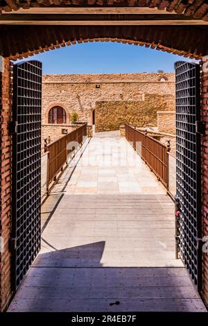 Le Moat Hornabeque est l'un des endroits les plus remarquables de la citadelle espagnole de Melilla la Vieja, à Melilla. Il est situé à l'extrémité ouest de Banque D'Images
