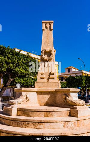 Monument aux héros de Taxbirt est un monument de la ville espagnole de Melilla. Il est situé sur la Plaza de Pedro Segura, dans le Modernista Ensanche Banque D'Images