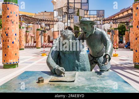 Groupe sculptural, Miguel de Cervantes et son personnage, 'Don Quichotte'. Plaza Menendez y Pelayo, Melilla, Ciudad Autónoma de Melilla, Espagne, África, E Banque D'Images