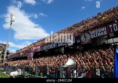 Salerno, Italie. 27th mai 2023. Les partisans de la Salernitana américaine pendant la série Un match entre la Salernitana américaine et le Calcio udinois au Stadio Arechi sur 27 mai 2023 à Salerne, Italie. Credit: Nicola Ianuale/Alamy Live News Banque D'Images