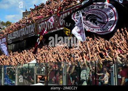 Salerno, Italie. 27th mai 2023. Les partisans de la Salernitana américaine pendant la série Un match entre la Salernitana américaine et le Calcio udinois au Stadio Arechi sur 27 mai 2023 à Salerne, Italie. Credit: Nicola Ianuale/Alamy Live News Banque D'Images