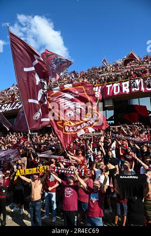 Salerno, Italie. 27th mai 2023. Les partisans de la Salernitana américaine pendant la série Un match entre la Salernitana américaine et le Calcio udinois au Stadio Arechi sur 27 mai 2023 à Salerne, Italie. Credit: Nicola Ianuale/Alamy Live News Banque D'Images