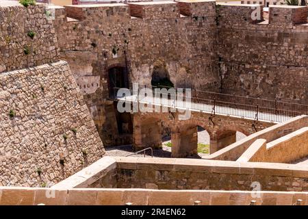 Le Moat Hornabeque est l'un des endroits les plus remarquables de la citadelle espagnole de Melilla la Vieja, à Melilla. Il est situé à l'extrémité ouest de Banque D'Images