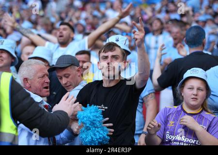 Londres, Royaume-Uni. 27th mai 2023. Un fan de Coventry City réagit avec colère lors du championnat EFL Sky Bet Jouez à la finale du match entre Coventry City et Luton Town au stade Wembley, Londres, Angleterre, le 27 mai 2023. Photo de Joshua Smith. Utilisation éditoriale uniquement, licence requise pour une utilisation commerciale. Aucune utilisation dans les Paris, les jeux ou les publications d'un seul club/ligue/joueur. Crédit : UK Sports pics Ltd/Alay Live News Banque D'Images